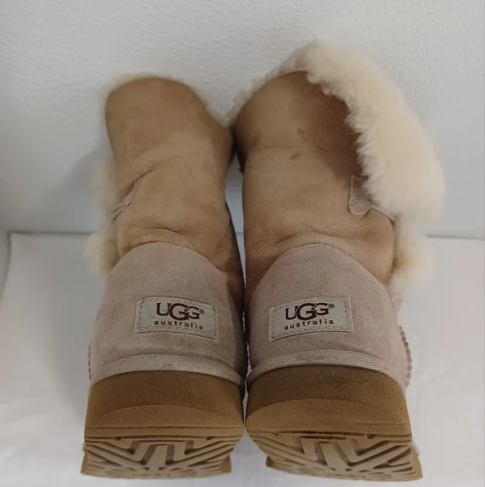 Ugg Bailey Button Tan Suede Leather Short Boots Women's Size 7 - Picture 11 of 14